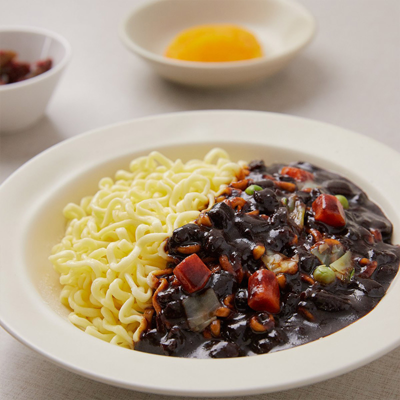 FIDEOS INTANTANEOS EN CUP RAMEN JJAJANGMEN SALSA NEGRA 190GR PALDO KOREA - Imagen 4